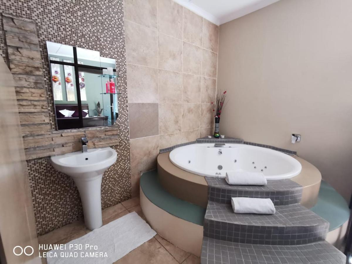 Moonriver Guesthouse Upington Eksteriør billede